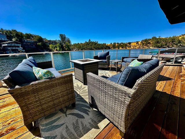 466 Thomson Ln, Copperopolis, CA 95228