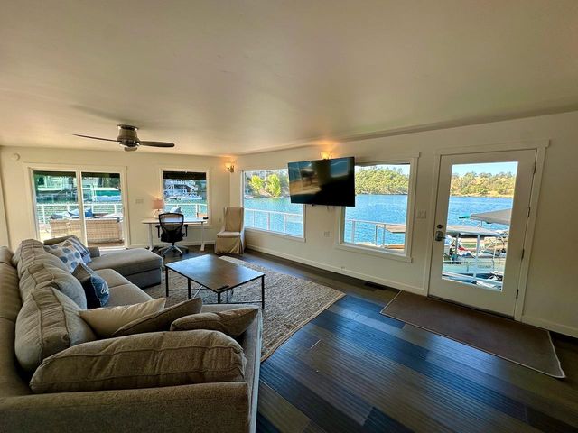 466 Thomson Ln, Copperopolis, CA 95228