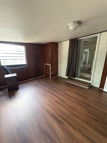 3524 W Biddison Street, Fort Worth, TX 76109