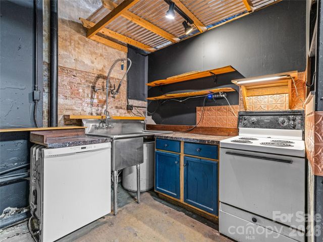 204 Sutton Avenue, Black Mountain, NC 28711