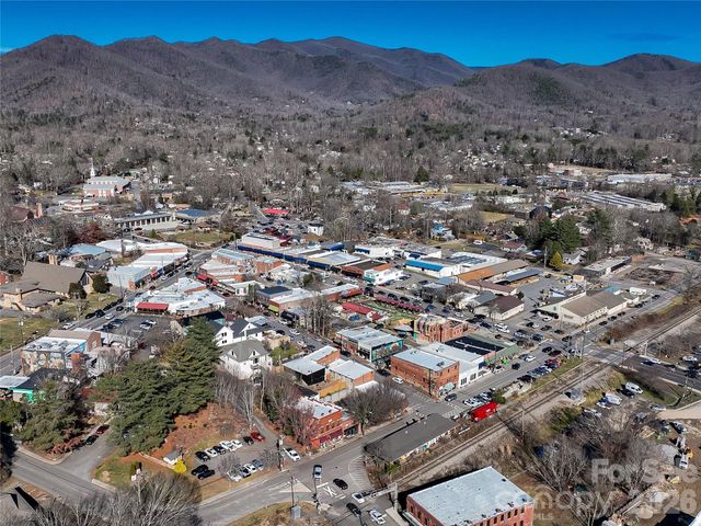 204 Sutton Avenue, Black Mountain, NC 28711