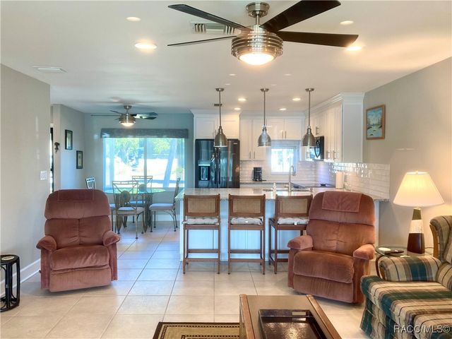 11580 W Bayshore Drive, Crystal River, FL 34429