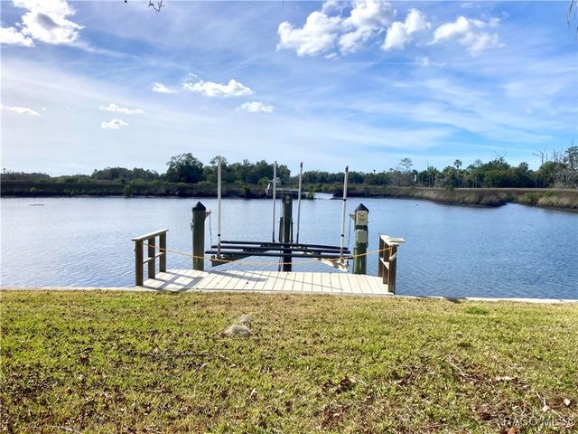 11580 W Bayshore Drive, Crystal River, FL 34429