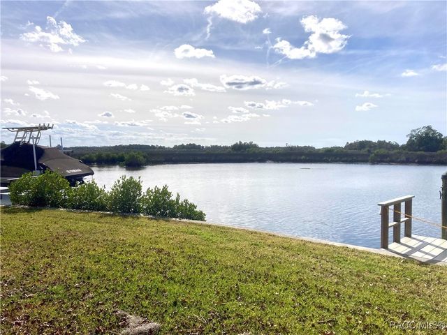 11580 W Bayshore Drive, Crystal River, FL 34429