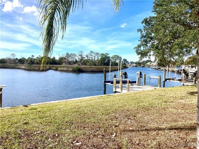 11580 W Bayshore Drive, Crystal River, FL 34429