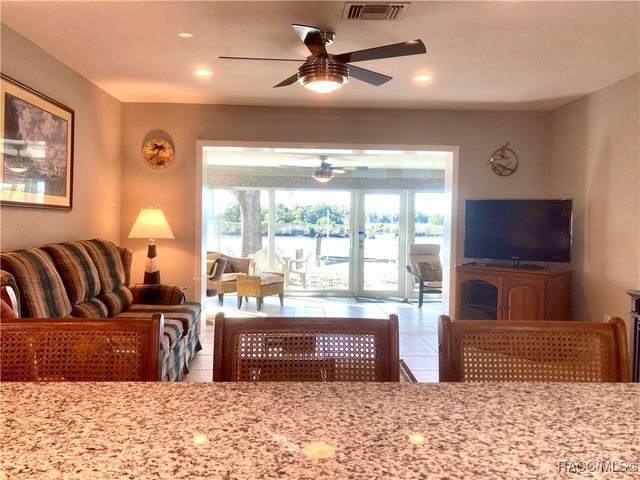 11580 W Bayshore Drive, Crystal River, FL 34429