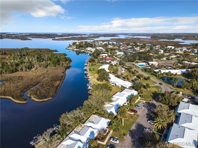 11580 W Bayshore Drive, Crystal River, FL 34429