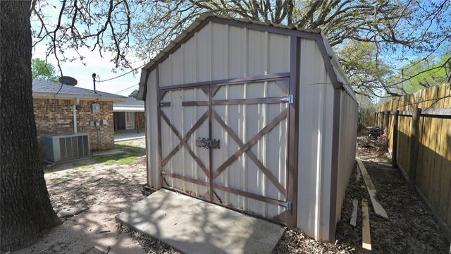 1210 Miller Street, Bowie, TX 76230
