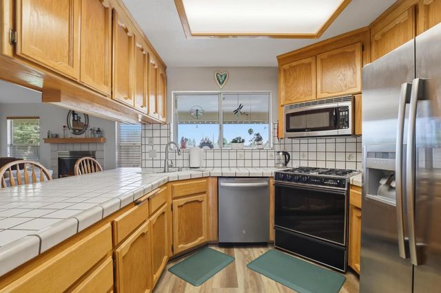 1690 Sequoia Dr, Yuba City, CA 95993