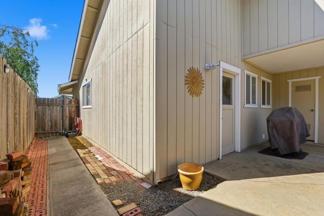 1690 Sequoia Dr, Yuba City, CA 95993