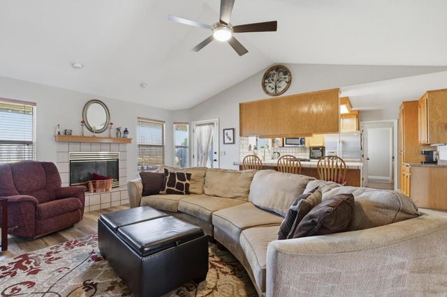 1690 Sequoia Dr, Yuba City, CA 95993