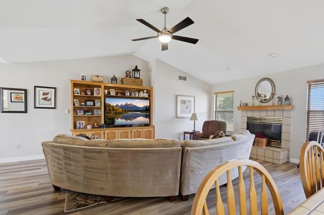 1690 Sequoia Dr, Yuba City, CA 95993