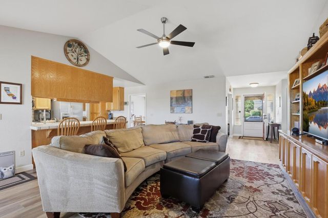 1690 Sequoia Dr, Yuba City, CA 95993