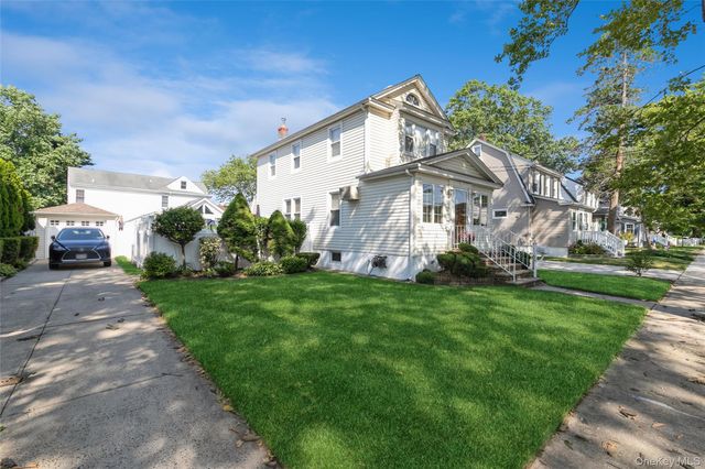 16 Devon Street, Lynbrook, NY 11563