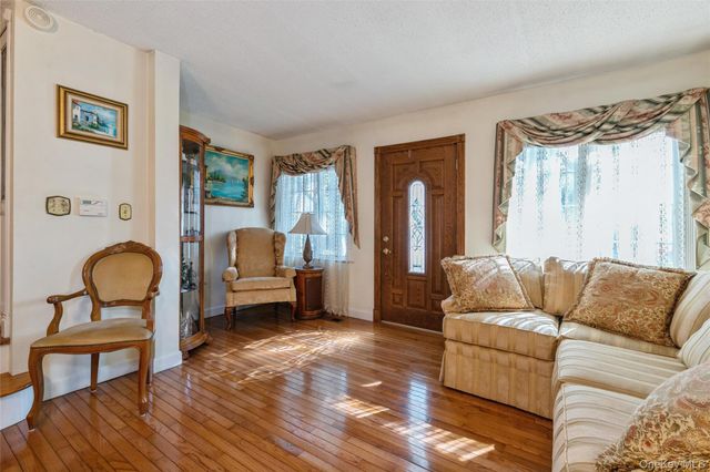 16 Devon Street, Lynbrook, NY 11563