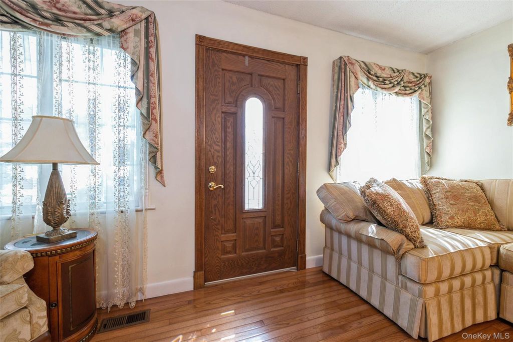 16 Devon Street, Lynbrook, NY 11563 — photo 3