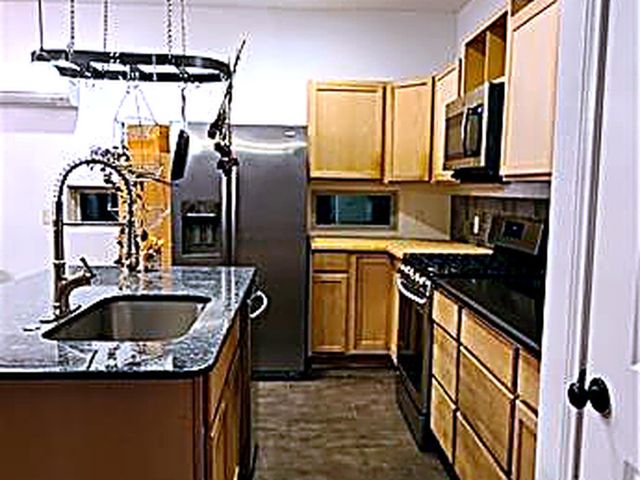 2003 E 9th ST, Austin, TX 78702