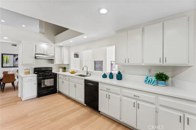 20095 Waterford Lane 101, Huntington Beach, CA 92646