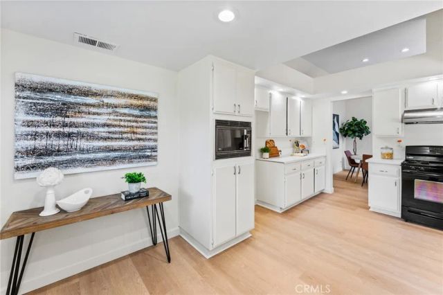 20095 Waterford Lane 101, Huntington Beach, CA 92646