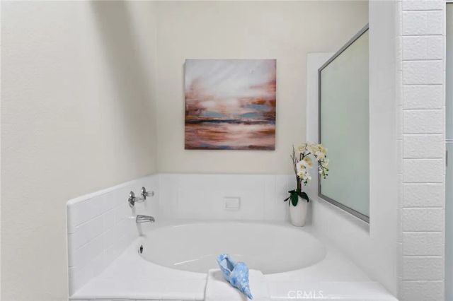 20095 Waterford Lane 101, Huntington Beach, CA 92646