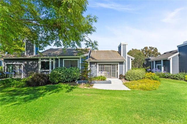 20095 Waterford Lane 101, Huntington Beach, CA 92646