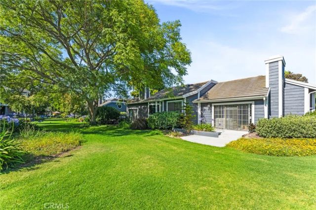 20095 Waterford Lane 101, Huntington Beach, CA 92646