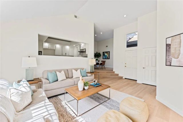 20095 Waterford Lane 101, Huntington Beach, CA 92646