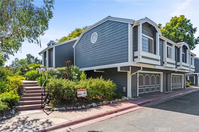 20095 Waterford Lane 101, Huntington Beach, CA 92646