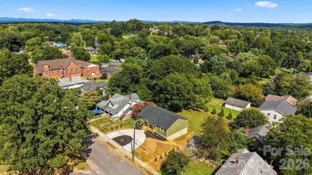 202 Rockyford Street, Morganton, NC 28655
