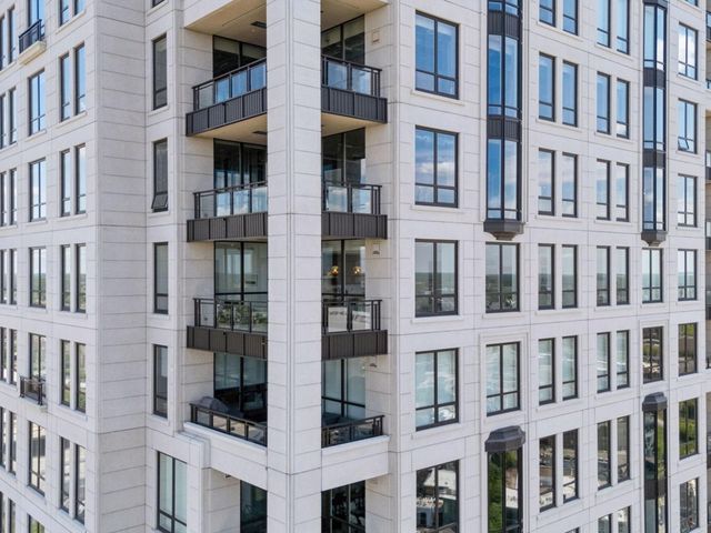 1111 W River Parkway 33A, Minneapolis, MN 55415