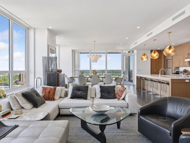 1111 W River Parkway 33A, Minneapolis, MN 55415