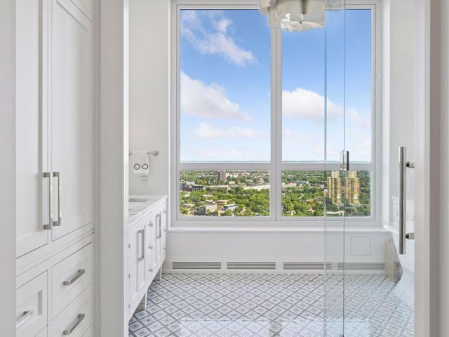 1111 W River Parkway 33A, Minneapolis, MN 55415