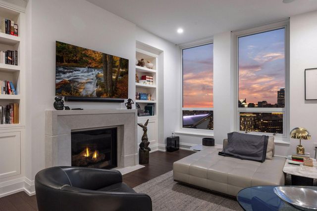 1111 W River Parkway 33A, Minneapolis, MN 55415