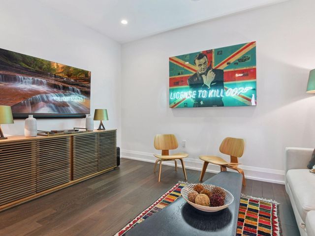 1111 W River Parkway 33A, Minneapolis, MN 55415