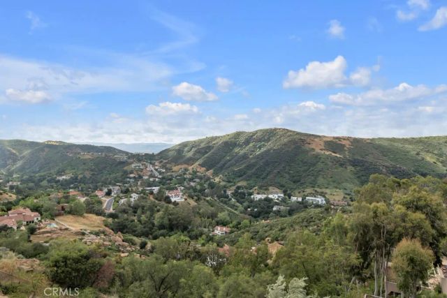 28 Ranchero, Bell Canyon, CA 91307