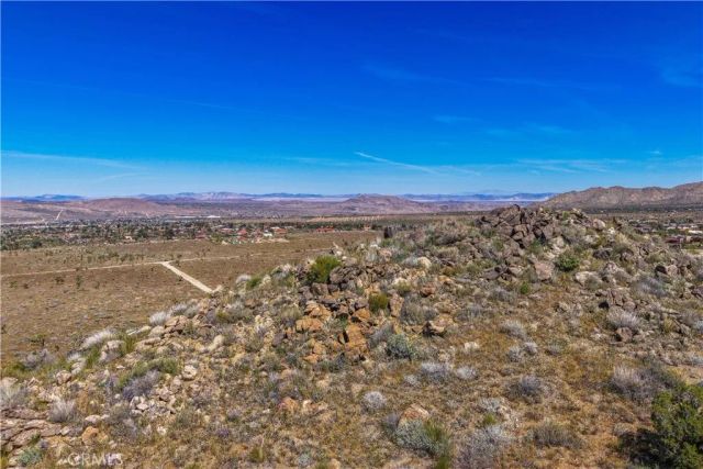 58215 Santa Barbara, Yucca Valley, CA 92284
