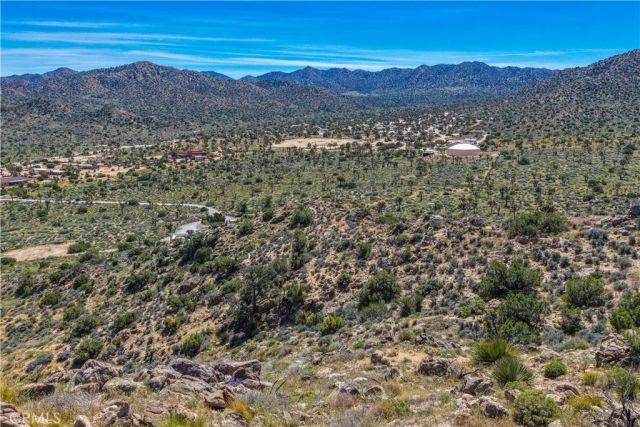 58215 Santa Barbara, Yucca Valley, CA 92284