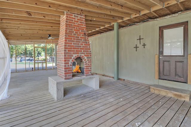 209 San Jacinto Street, Highlands, TX 77562