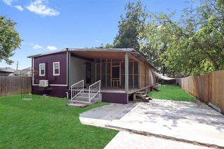 209 San Jacinto Street, Highlands, TX 77562