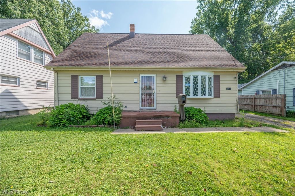 644 Southern Boulevard NW, Warren, OH 44485