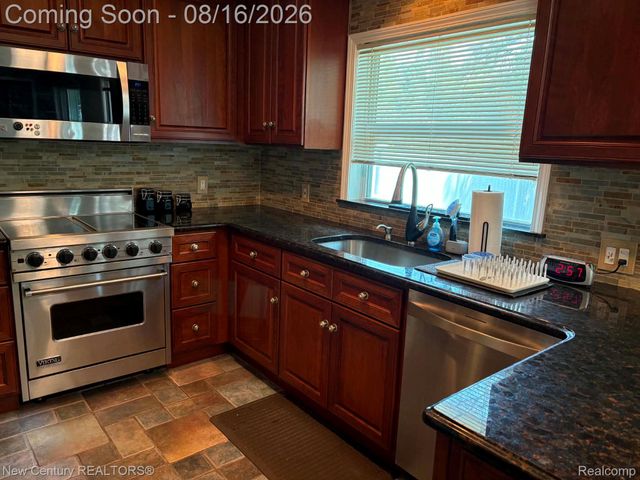 12831 Northfield Boulevard, Oak Park, MI 48237
