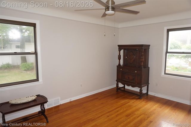 12831 Northfield Boulevard, Oak Park, MI 48237