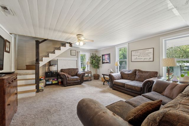 860 Golden Hollow Rd, Dixon Springs, TN 37057