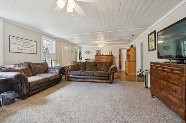 860 Golden Hollow Rd, Dixon Springs, TN 37057