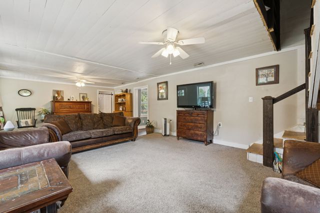 860 Golden Hollow Rd, Dixon Springs, TN 37057