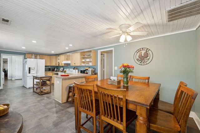 860 Golden Hollow Rd, Dixon Springs, TN 37057