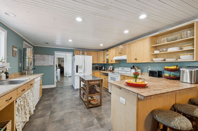 860 Golden Hollow Rd, Dixon Springs, TN 37057