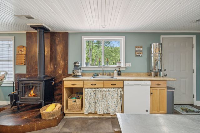 860 Golden Hollow Rd, Dixon Springs, TN 37057