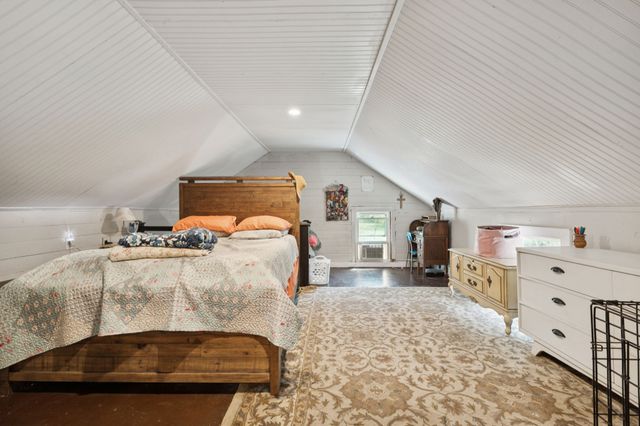 860 Golden Hollow Rd, Dixon Springs, TN 37057