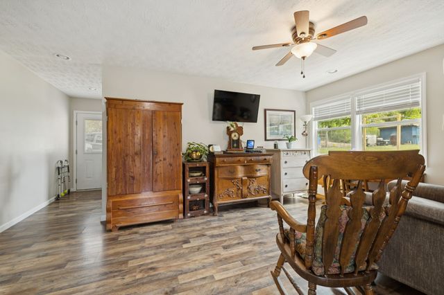 860 Golden Hollow Rd, Dixon Springs, TN 37057